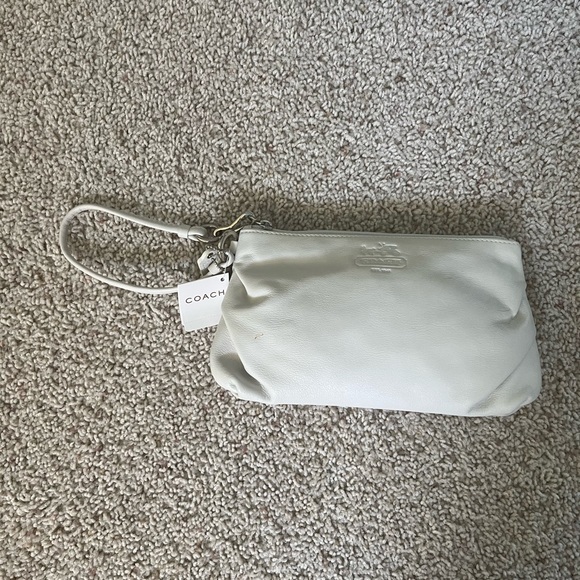 NWT Coach Leather Wristlet - Picture 4 of 9